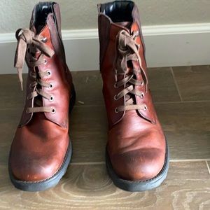 Kenneth Cole reaction boots. In great shape